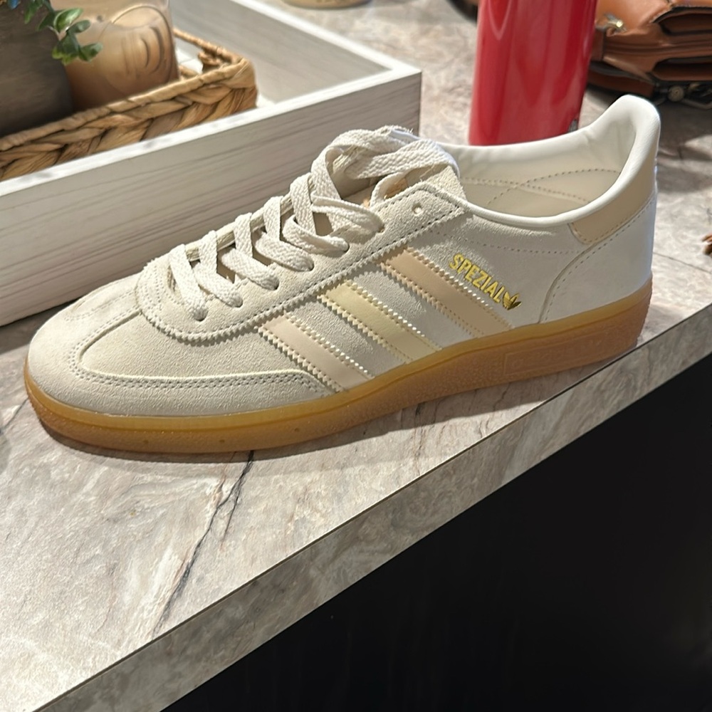 Women's adidas Originals Handball Spezial Casual Shoes, size 8